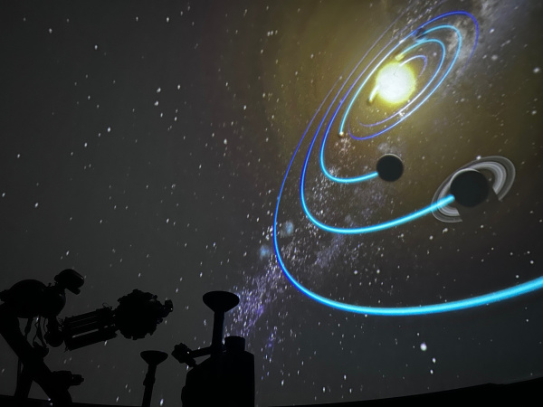 Orbit of planets in Planeterium